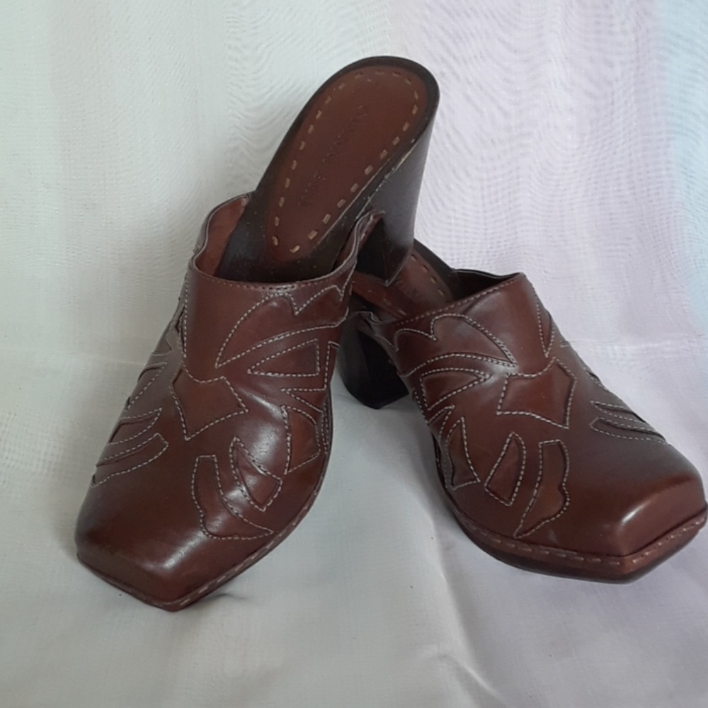 Gianni Bini "Saddle" Brown Leather/Wood Mules